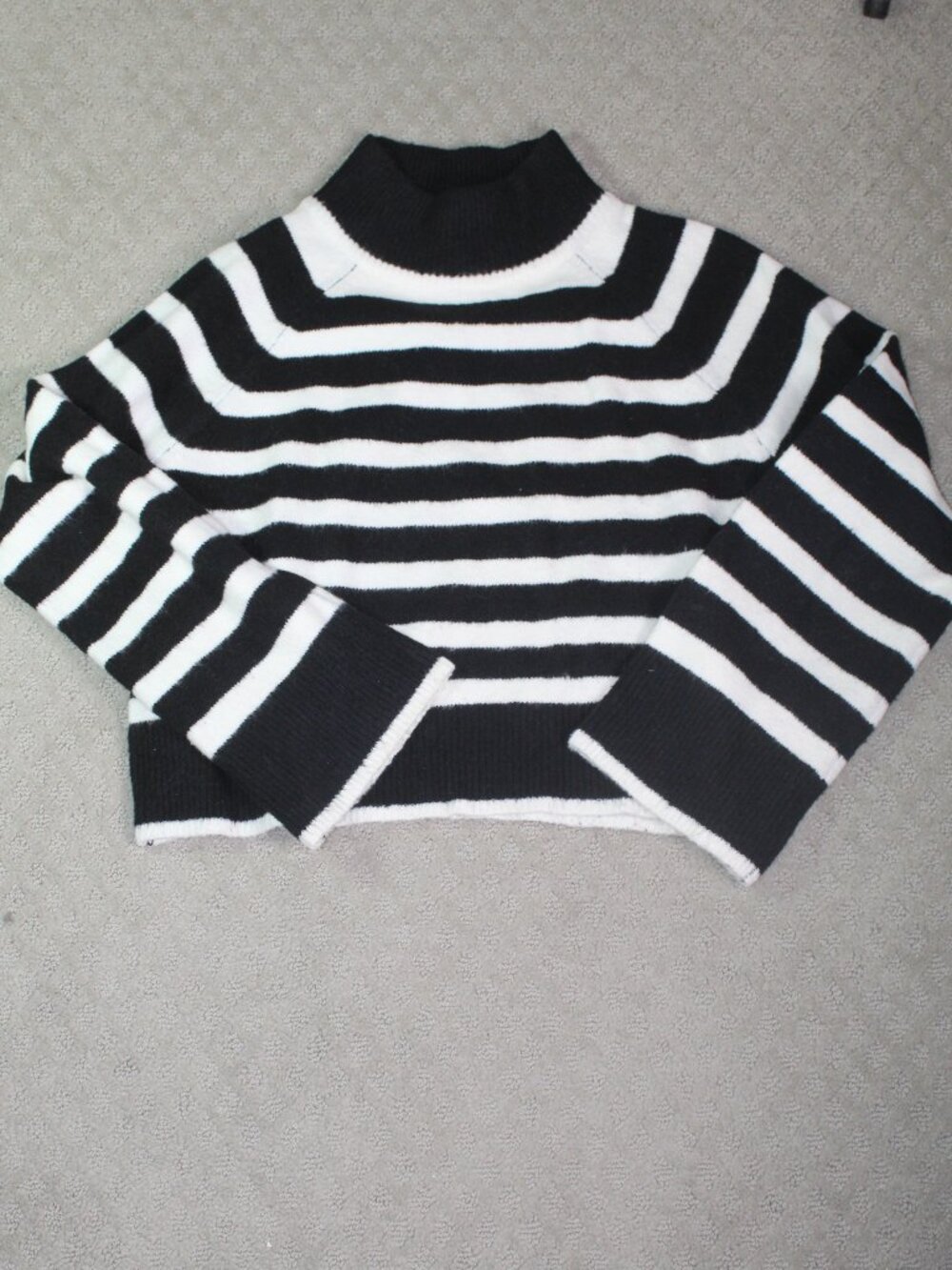 Universal Thread Size S Black White Striped Long Sleeve Mock Turtleneck Sweater